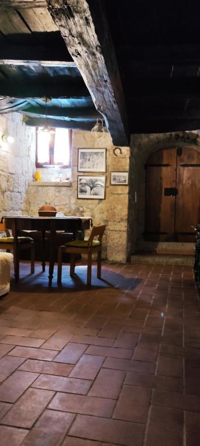 La Chascona Di Farnese Casa Di Tufo Nel Borgo Appartement Buitenkant foto