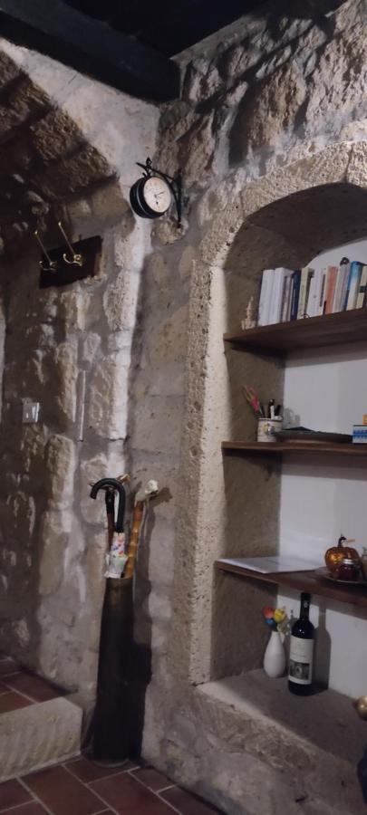 La Chascona Di Farnese Casa Di Tufo Nel Borgo Appartement Buitenkant foto