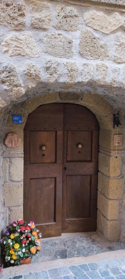 La Chascona Di Farnese Casa Di Tufo Nel Borgo Appartement Buitenkant foto
