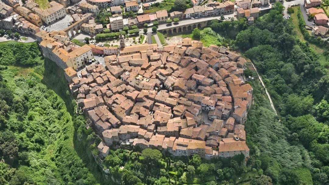La Chascona Di Farnese Casa Di Tufo Nel Borgo Appartement Buitenkant foto
